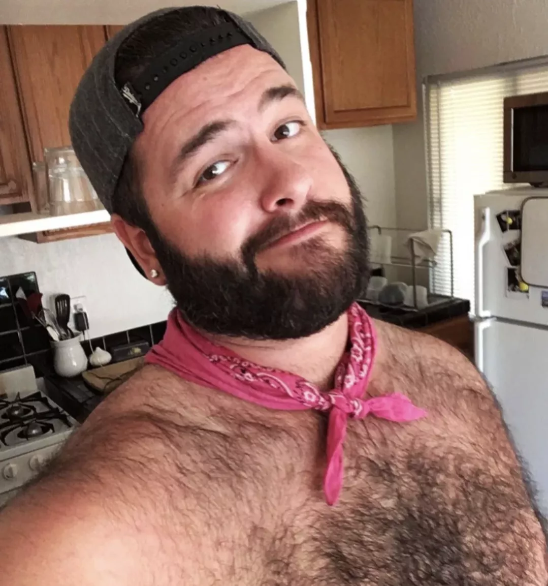 I was hanging out with my gay best friend Ryan and I thought it would funny to try on his neckerchief. The picture of me a straight skinny guy wesring it wss funny. But then my body started to transform into this... Ryan's type I think he calls them bea