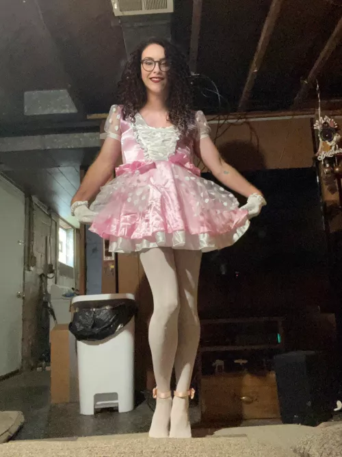 I’m feeling cocky. A bet perhaps. I can use my hands and mouth. I have 10 minutes. If I get you off I win a new pair of heels, if not I become your no limits free use sissy for 24 hours. Kik izzysissypet