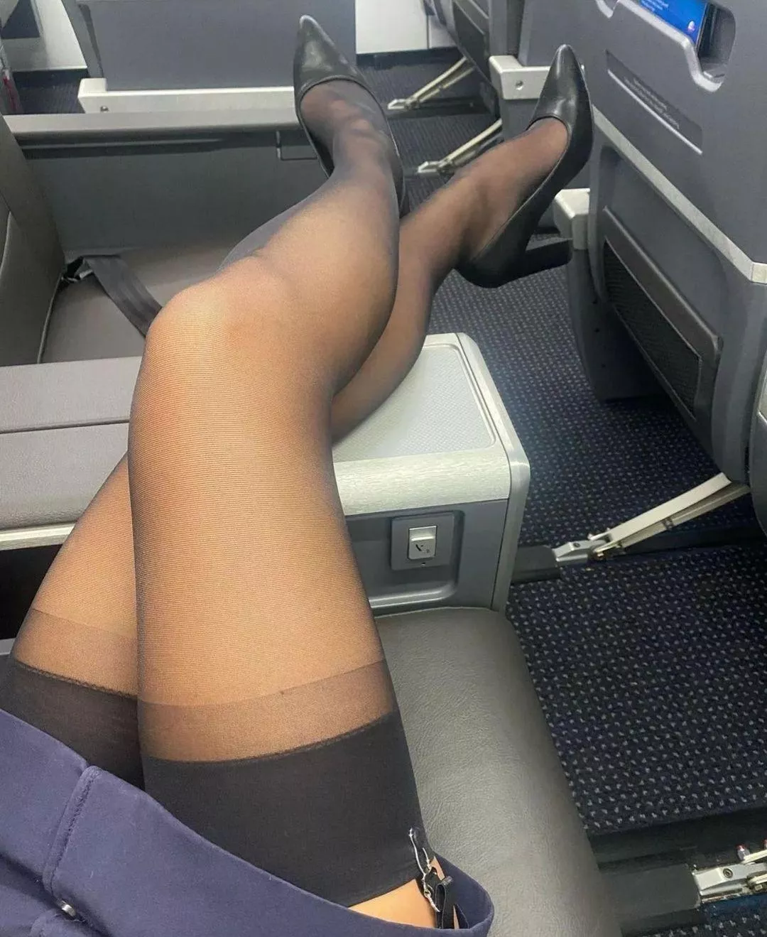 I'm not sure what's more sheer, me or this nylon lol