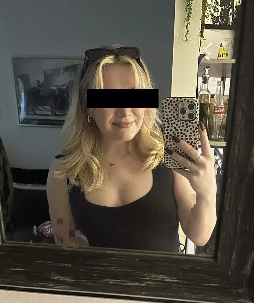 i’m so fucking pretty. now make me rich, too🫢