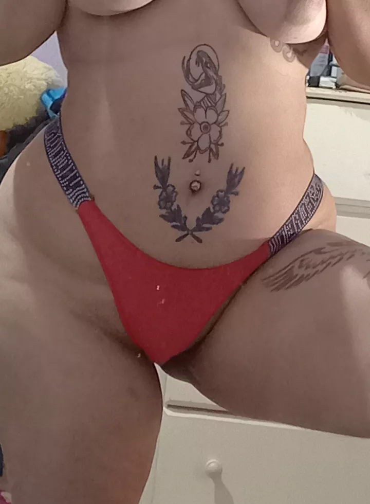 Imagine being at work and I send you photos all wet for you.. please come be with me leave your wife 🤤