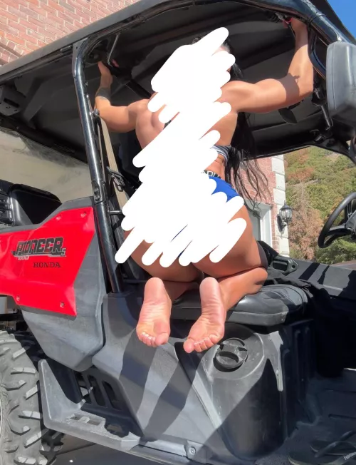 Imagine the leg power whilst gagging my feet in your mouth.  You wish, loser. 