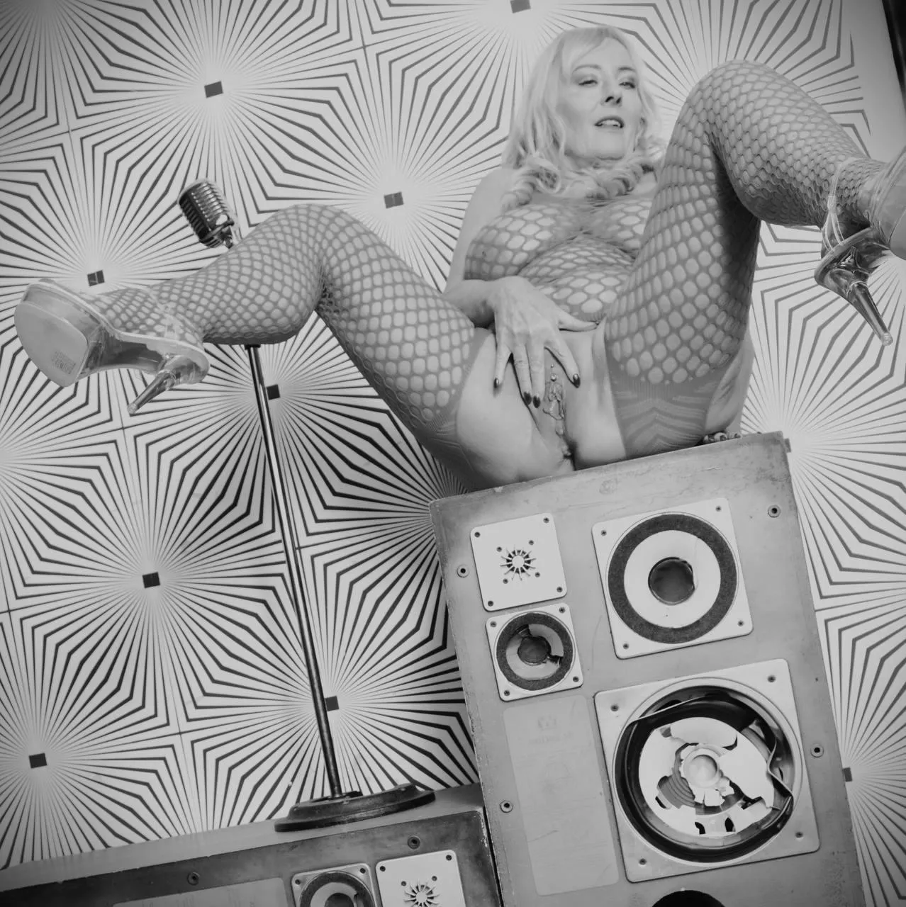 It’s Saturday baby, who wants to join my party! 