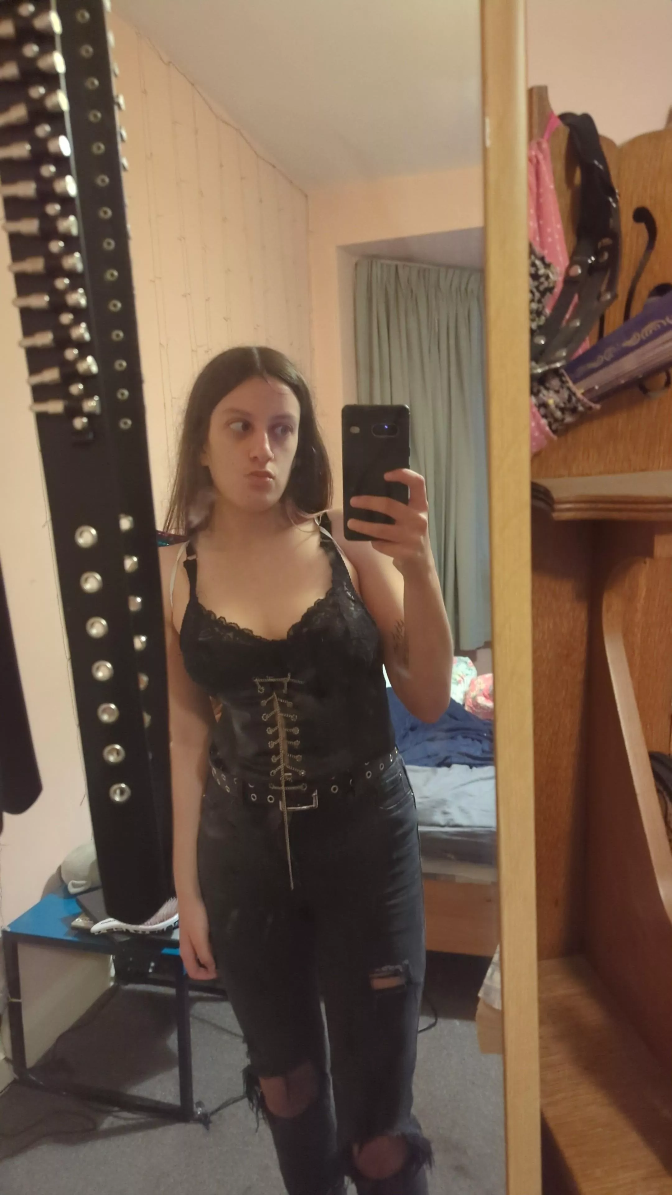 ive just drunkenly stumbled into ur uber after a halloween party, how would u drug me before using me 😈