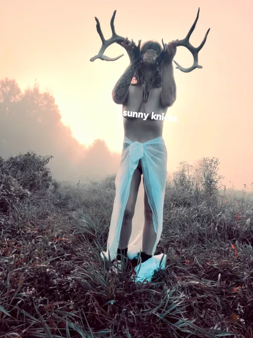 Just a huntress looking for a BIG BUCK🤙🦌✨️🏹