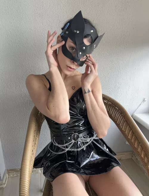 Latex with semen looks even cooler