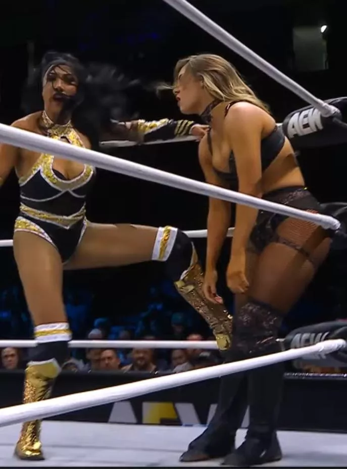 Leila Grey punishing Anna in the corner🤯