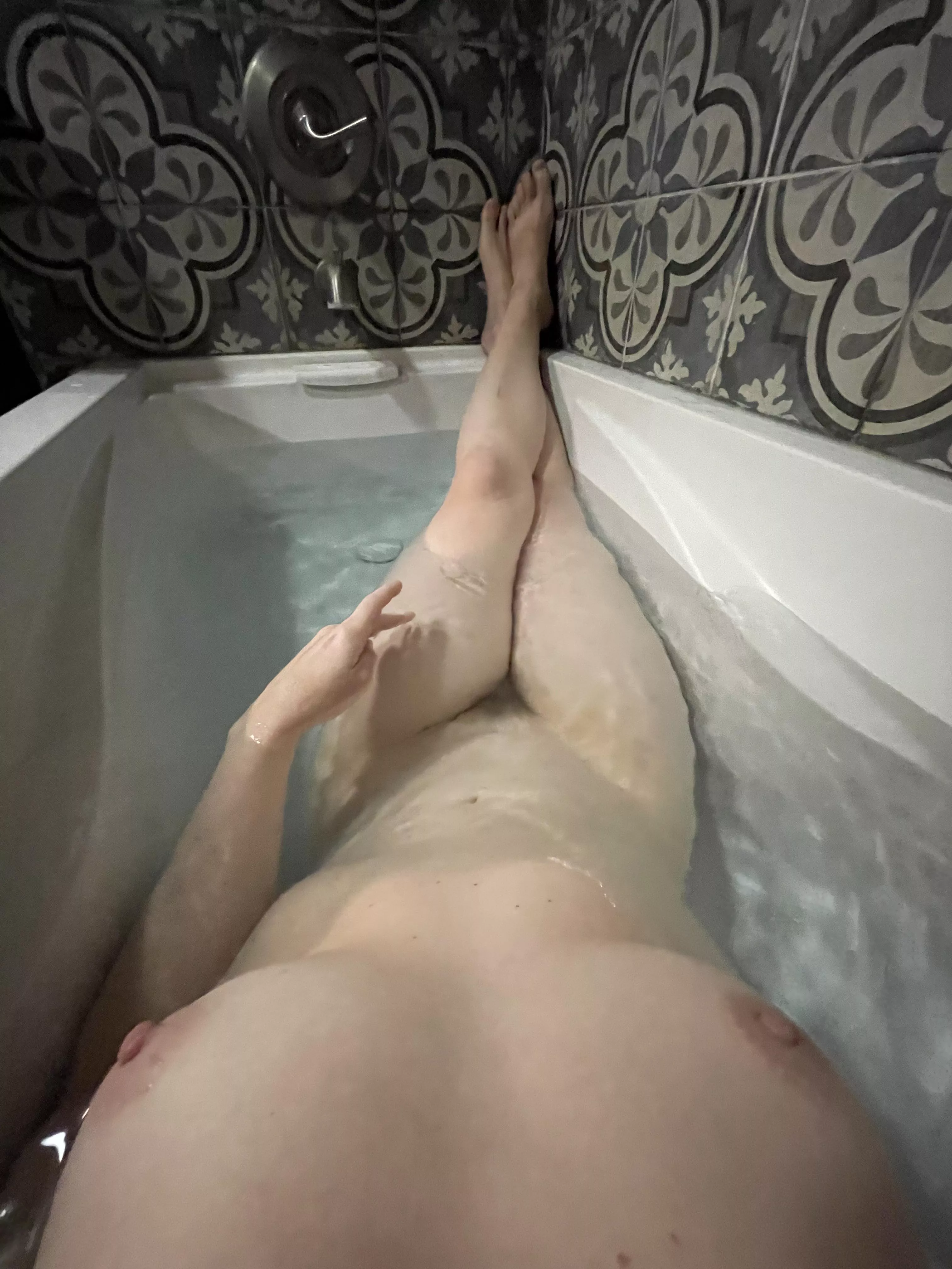 Let me know if I am your type… 42yo single cougar