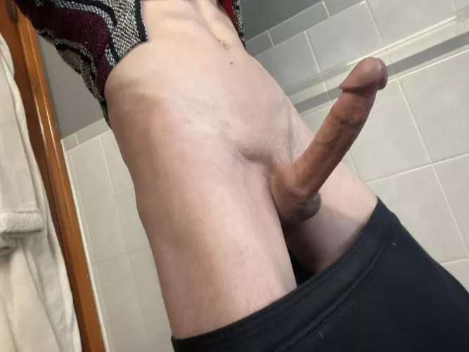 Let’s see if it fits in your pussy! 