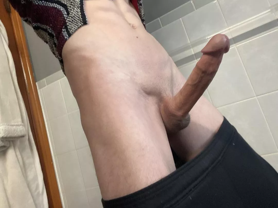 Let’s see if it fits in your pussy! 