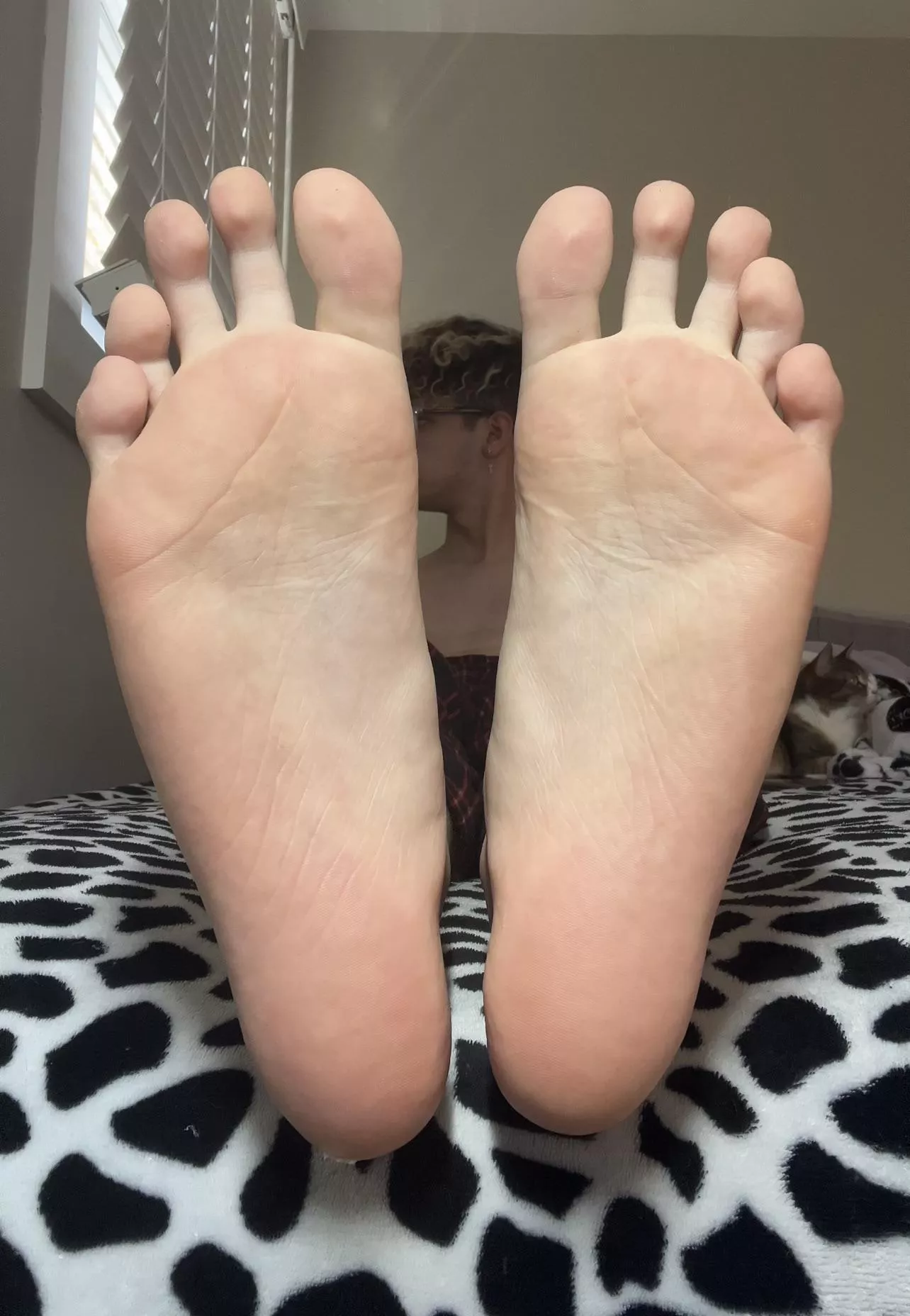 long ass toes means there’s plenty to suck ;)