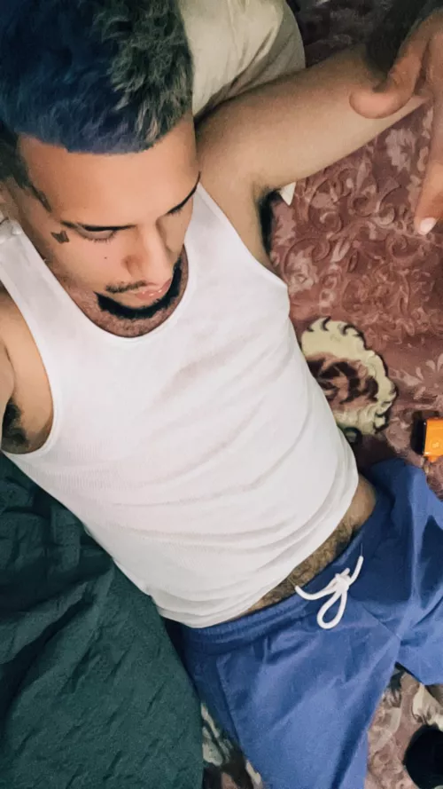 Lookin for whatever hmu 27 m bi Latino 