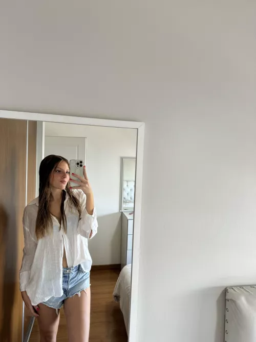 looking for an older daddy to fill me up with cum. I’m on birth control and can travel for the right guy.