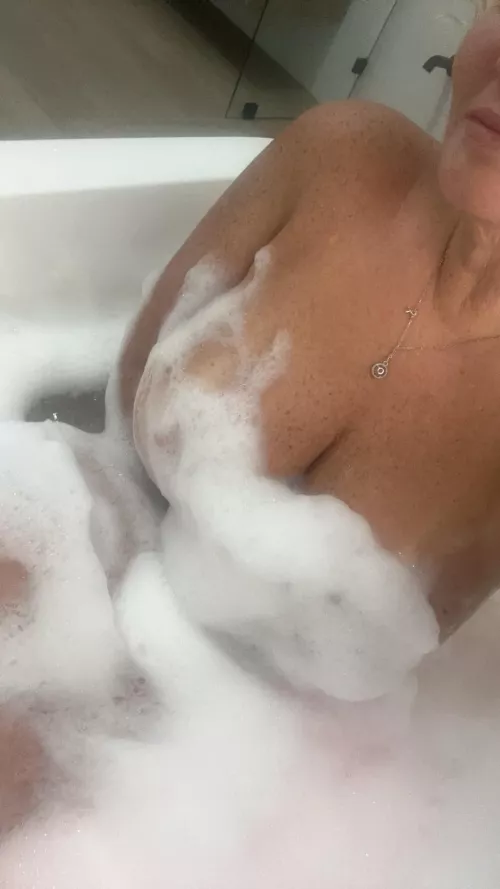 Mid afternoon bubble bath and pictures. 