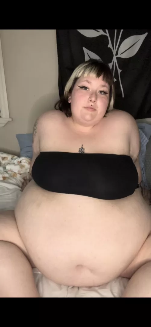 My belly just keeps growing 🤩