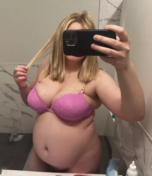 My new bra goes nice against my fat pig skin 🩷🐷