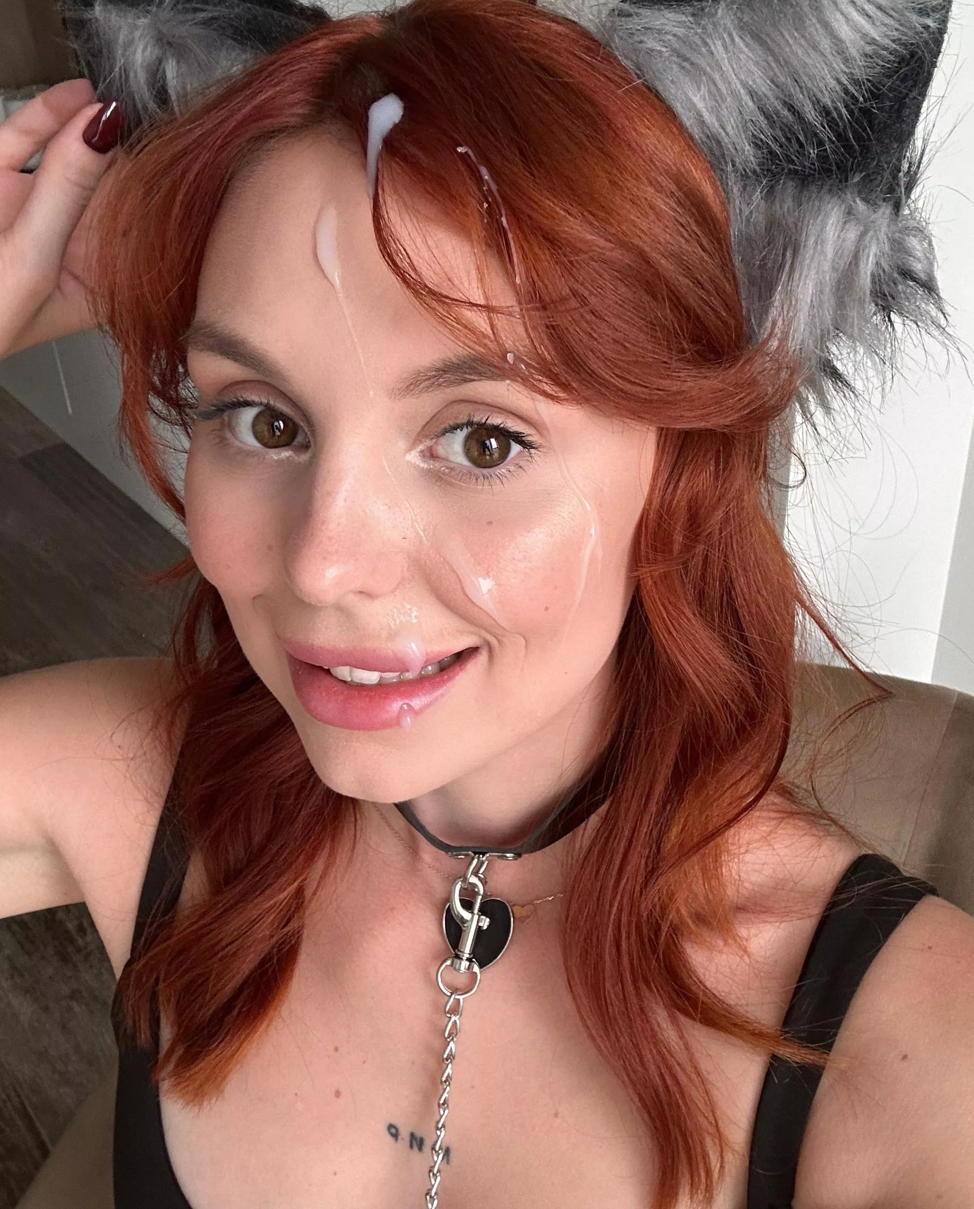 Petite young babe sucking