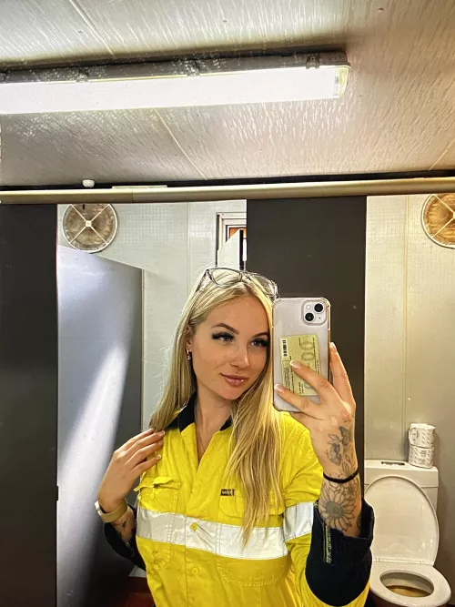 [scotland] do blondies like me make u hard? f4m