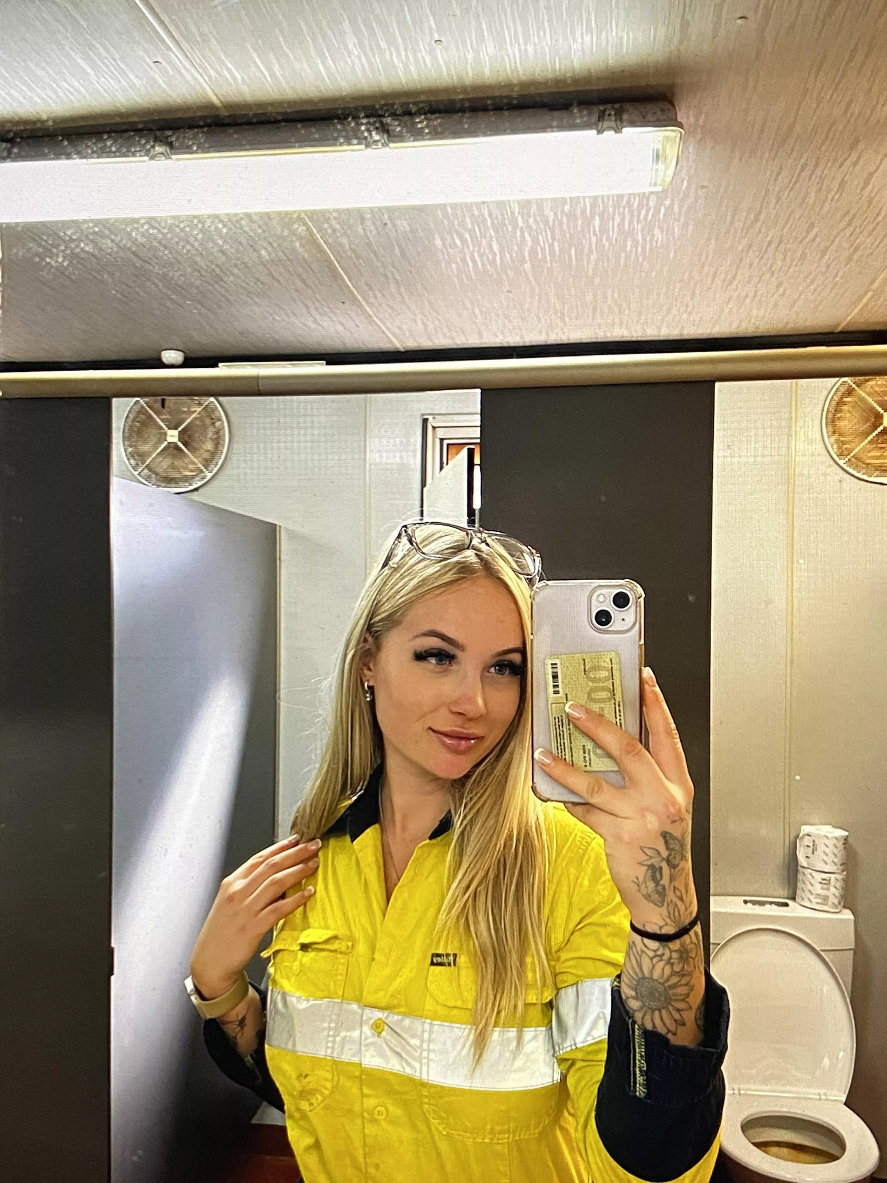 [scotland] do blondies like me make u hard? f4m