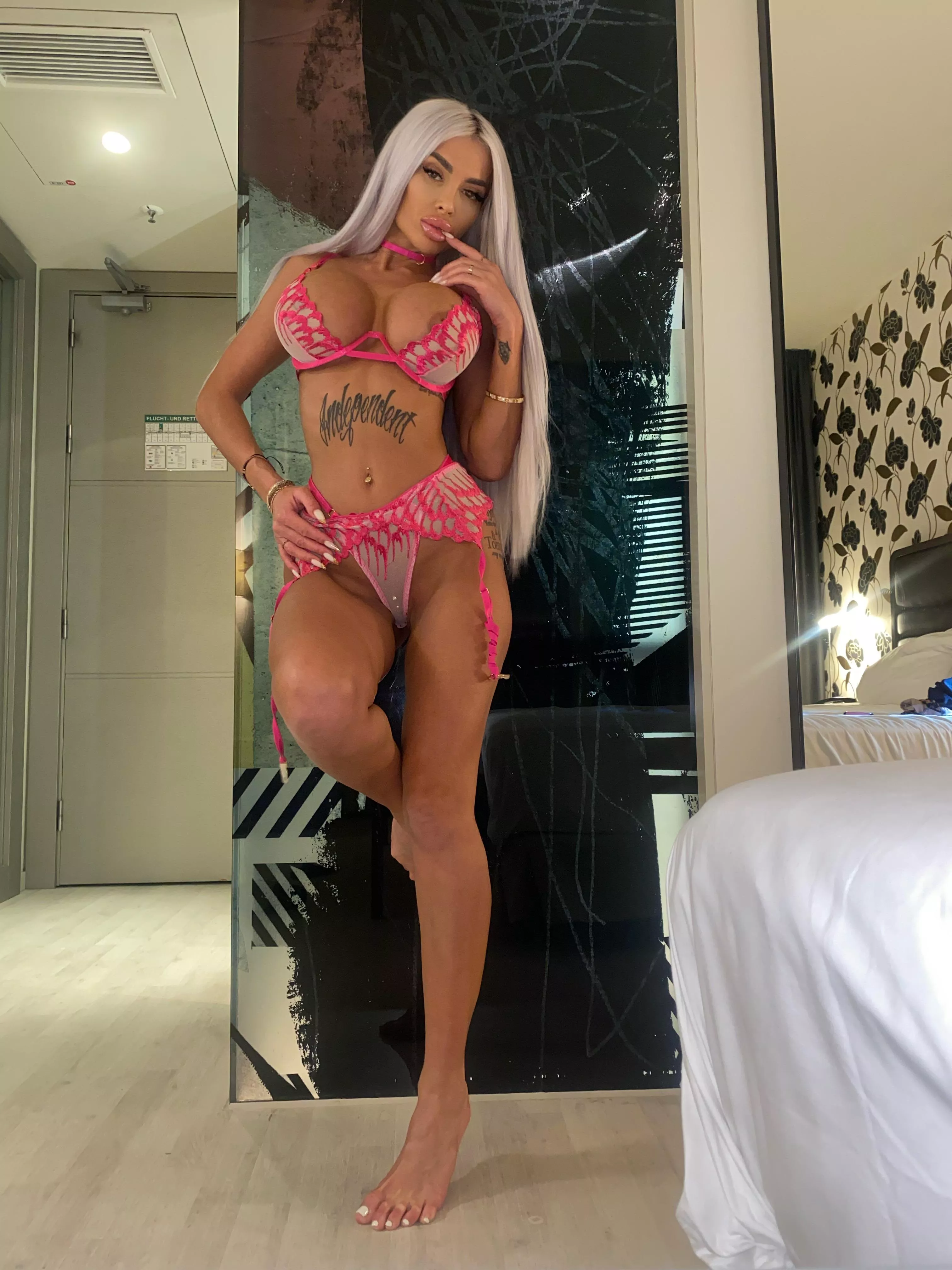 seducing your senses with my sorcerous dance