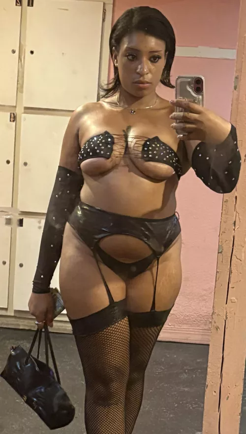 Slow @ work, rude people n coworkers. Send to see me smile🐰