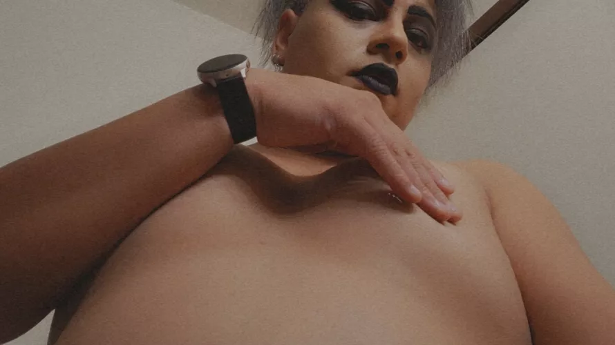 Smol Tfemme bewbs 🤏