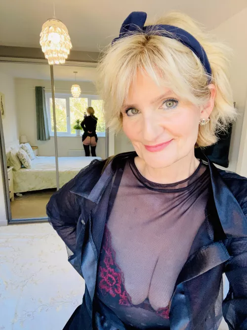 Such a “cheeky” cougar! Hehe! 