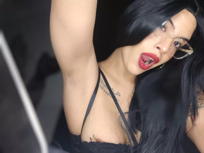 Sweaty armpits to end my day, could you run your tongue here?