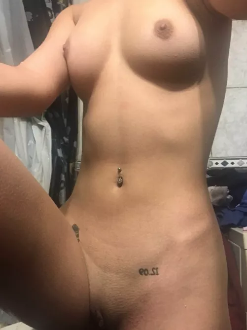 Teach me, make me feel every bit of the intensity I deserve(GIIIIFTI IIIN BIOOOO)