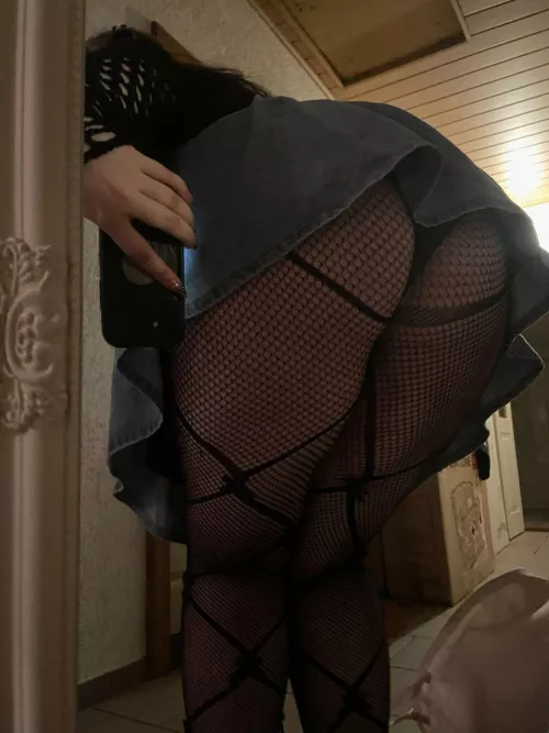 The lighting is bad, but hopefully you can see my ass and panties:3