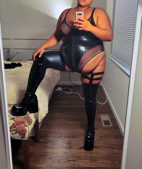 The perfect outfit to be worshipped in. My boots, belly, and so much more...