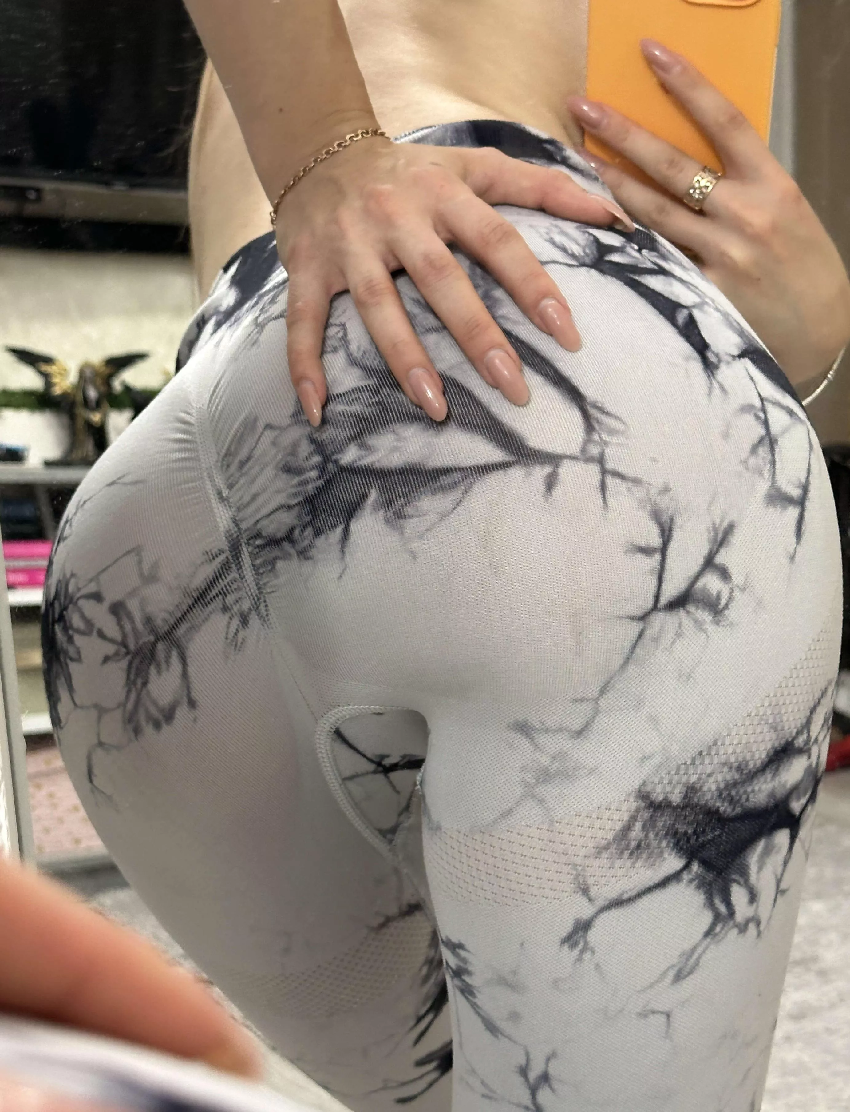 These new leggings fit my ass so tight