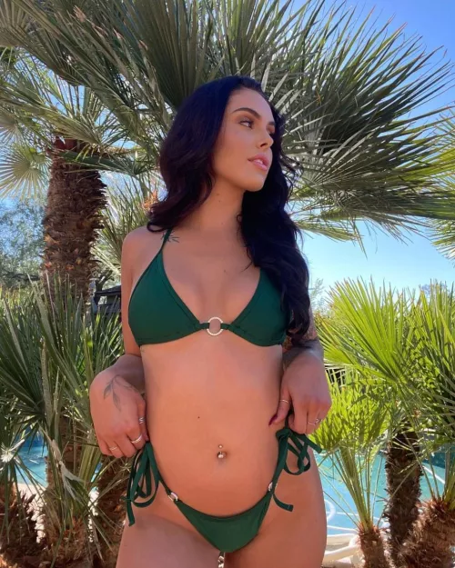 This cute tummy is ready for fun in the sun