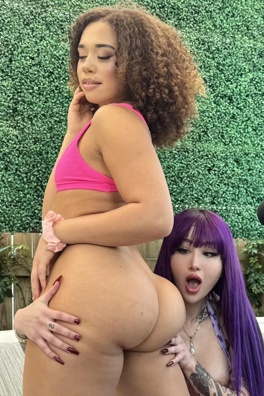 This is everyone’s first reaction when they see her 🍑