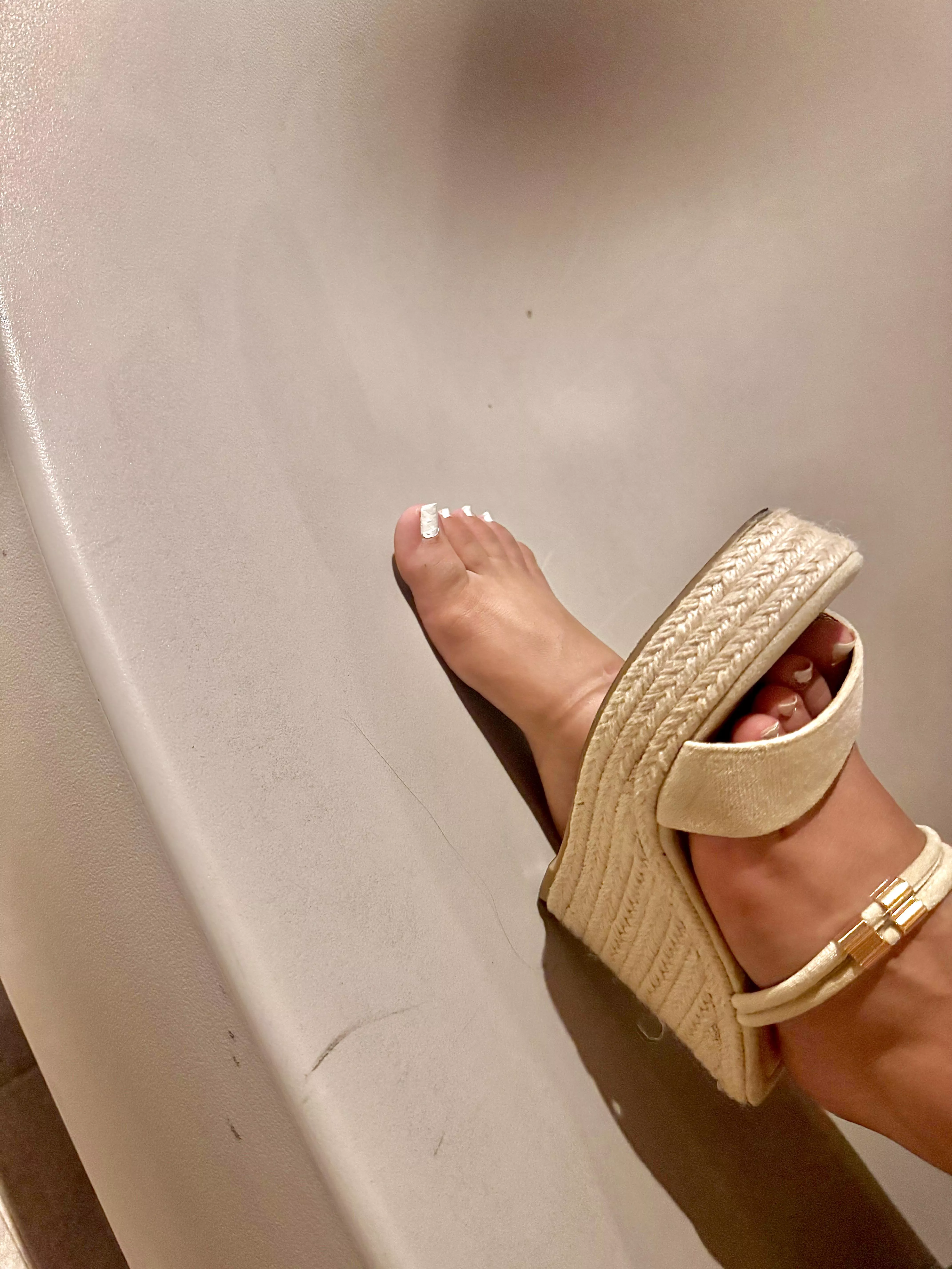 Tired feet after a long night 🤍