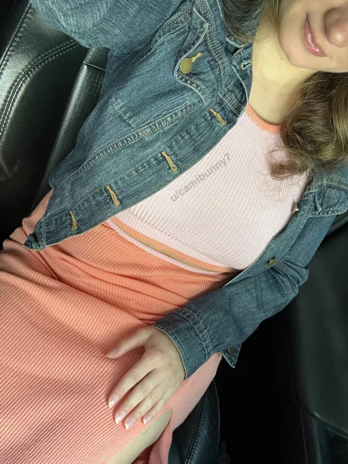 Trading my short summer dresses for cute fall ones 🧡 any dress lovers out there? wanna sext with me & I’ll strip out of this cute dress 🩷