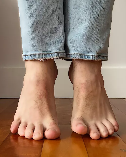 Twink in jeans and my toes 