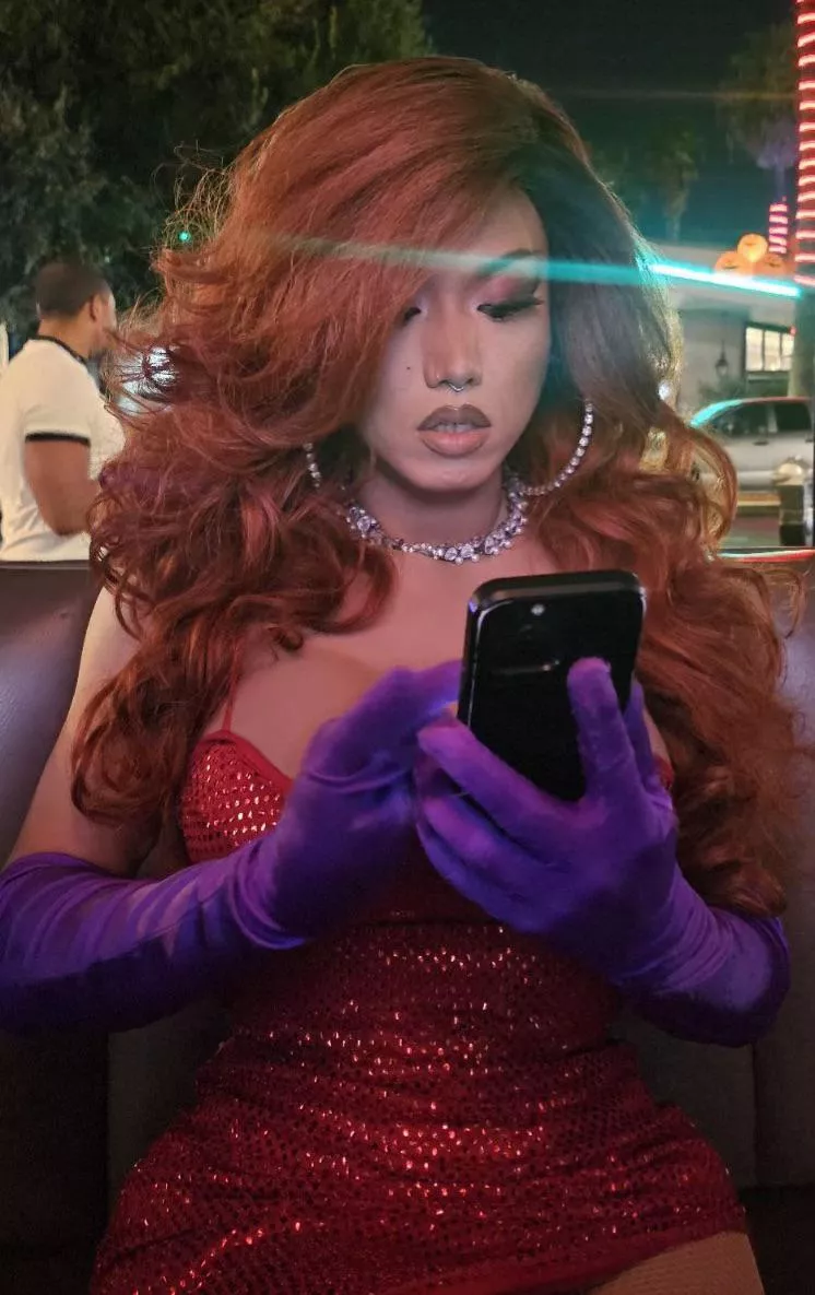 Txting my dog to tell her I won’t be coming home tonight lol