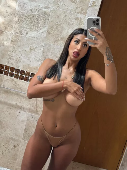 Upvote for free nudes!