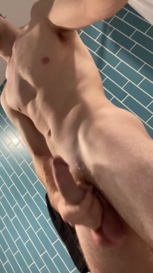 upvote if you wanna suck my dick