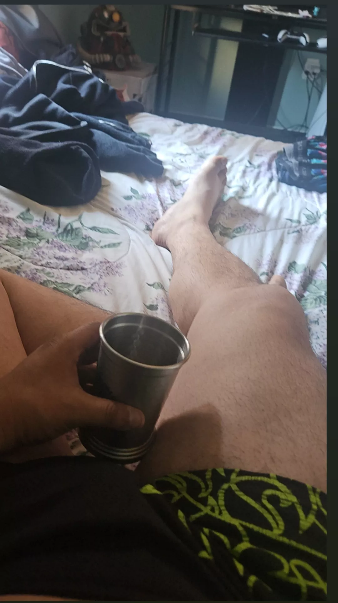 Waiting for my curvy milf next door that needs some good dick. 