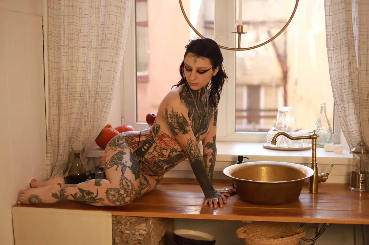 Waiting for u from behind 