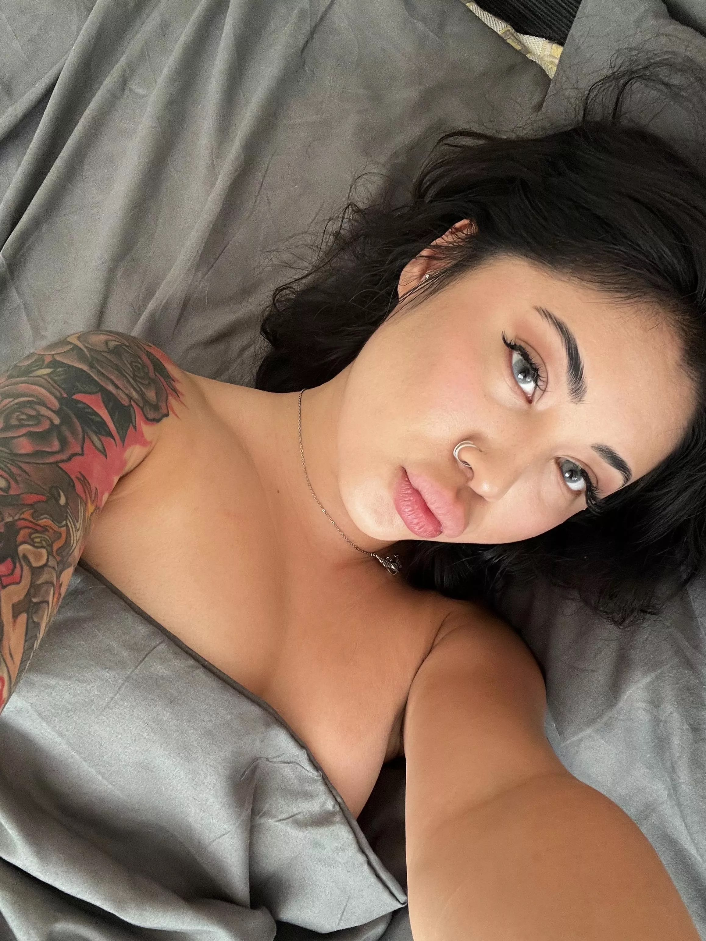 Want to fuck me, cause me i can come to auto fuck me on ur dick 😈