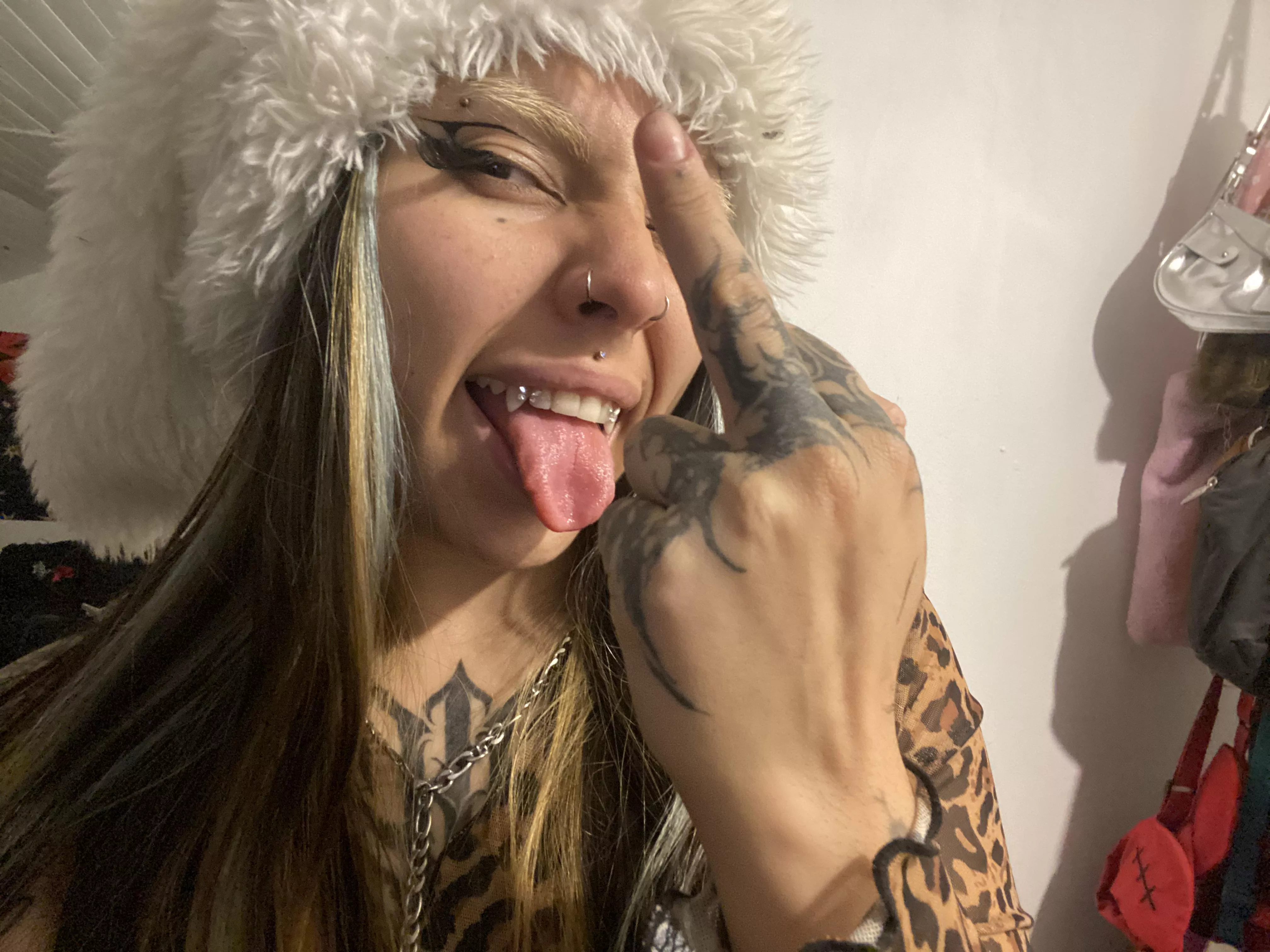 What a shame it makes me feel that that penis is so small that you have to pay for the goddesses to see it