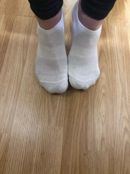 White really suits me don't you think ? 🤔 