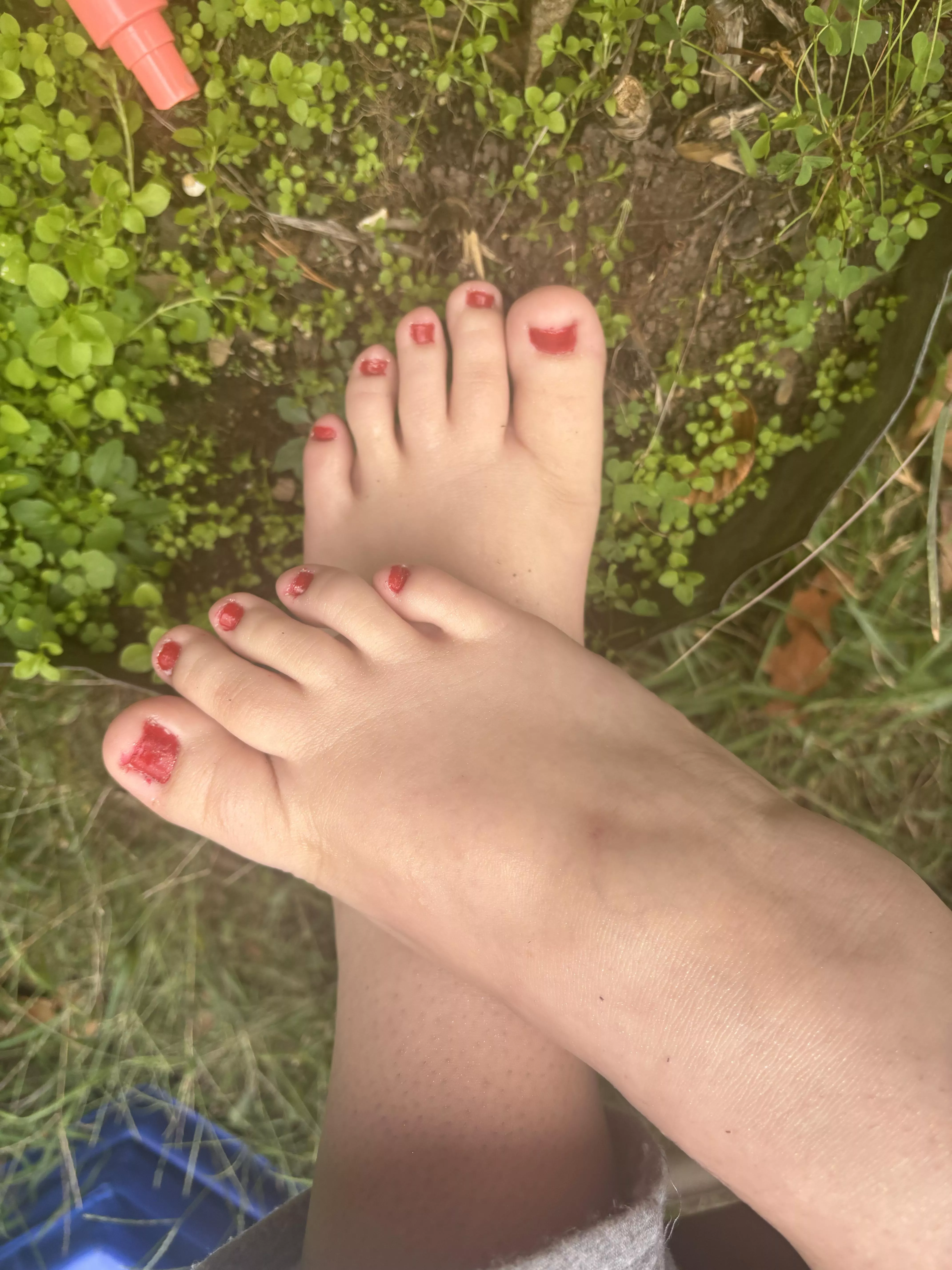 Who doesn’t love feet outside! 