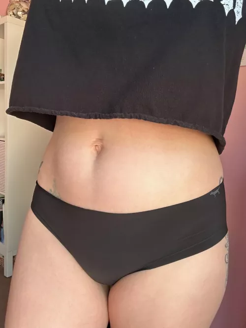 Who likes a little MILF midriff?