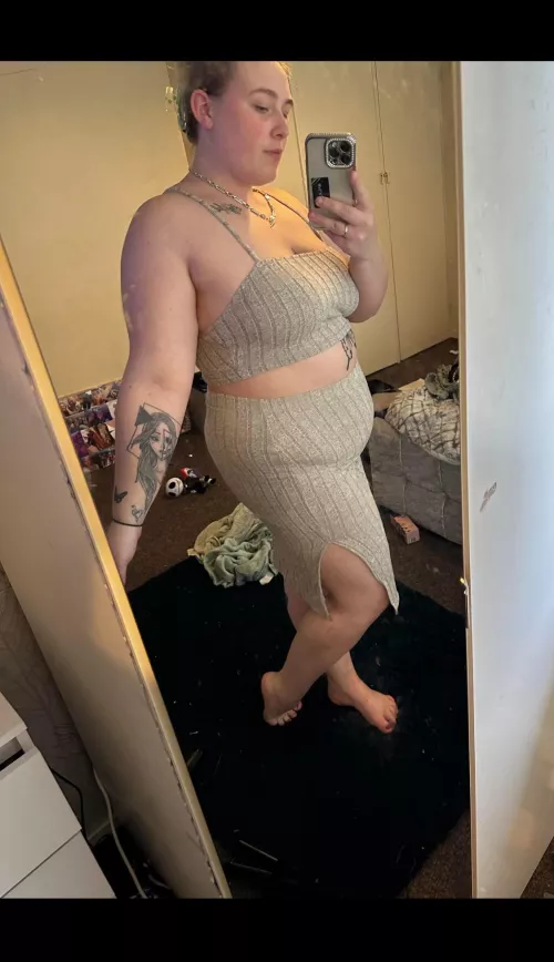 Who thinks I should try and out grow this skirt 🐷🐷🐷