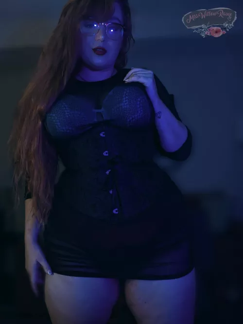 With curves like mine, clothes don't help little prejacs like you 😈