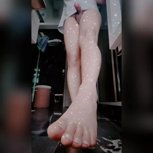 With legs this enticing, the only question is: how will you handle the temptation? 🤤🥵